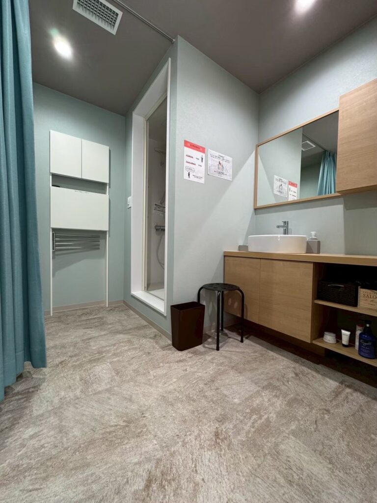 女性シャワールーム/更衣室