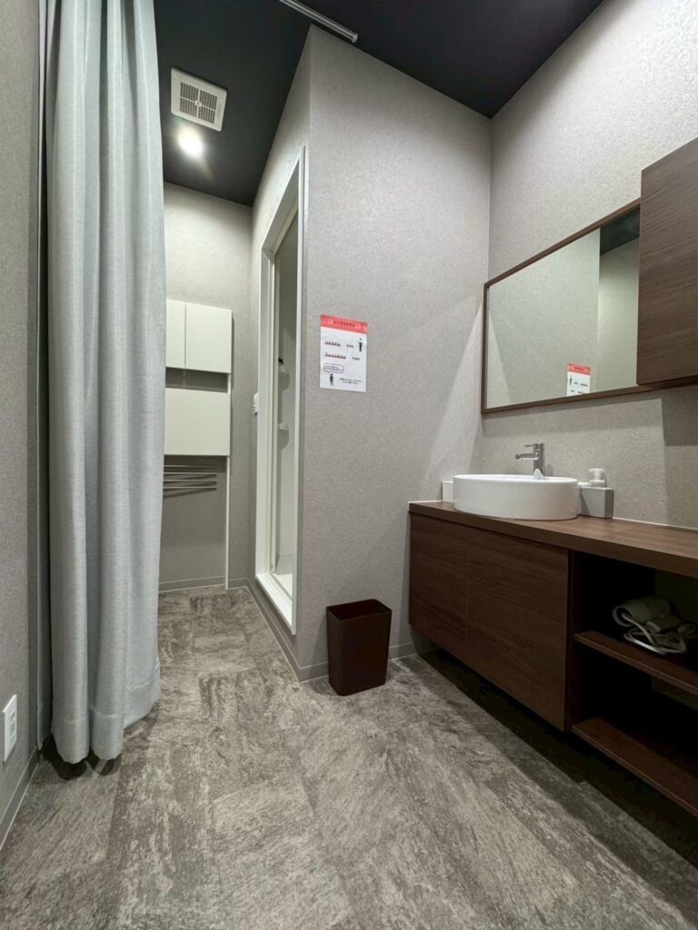 男性シャワールーム/更衣室